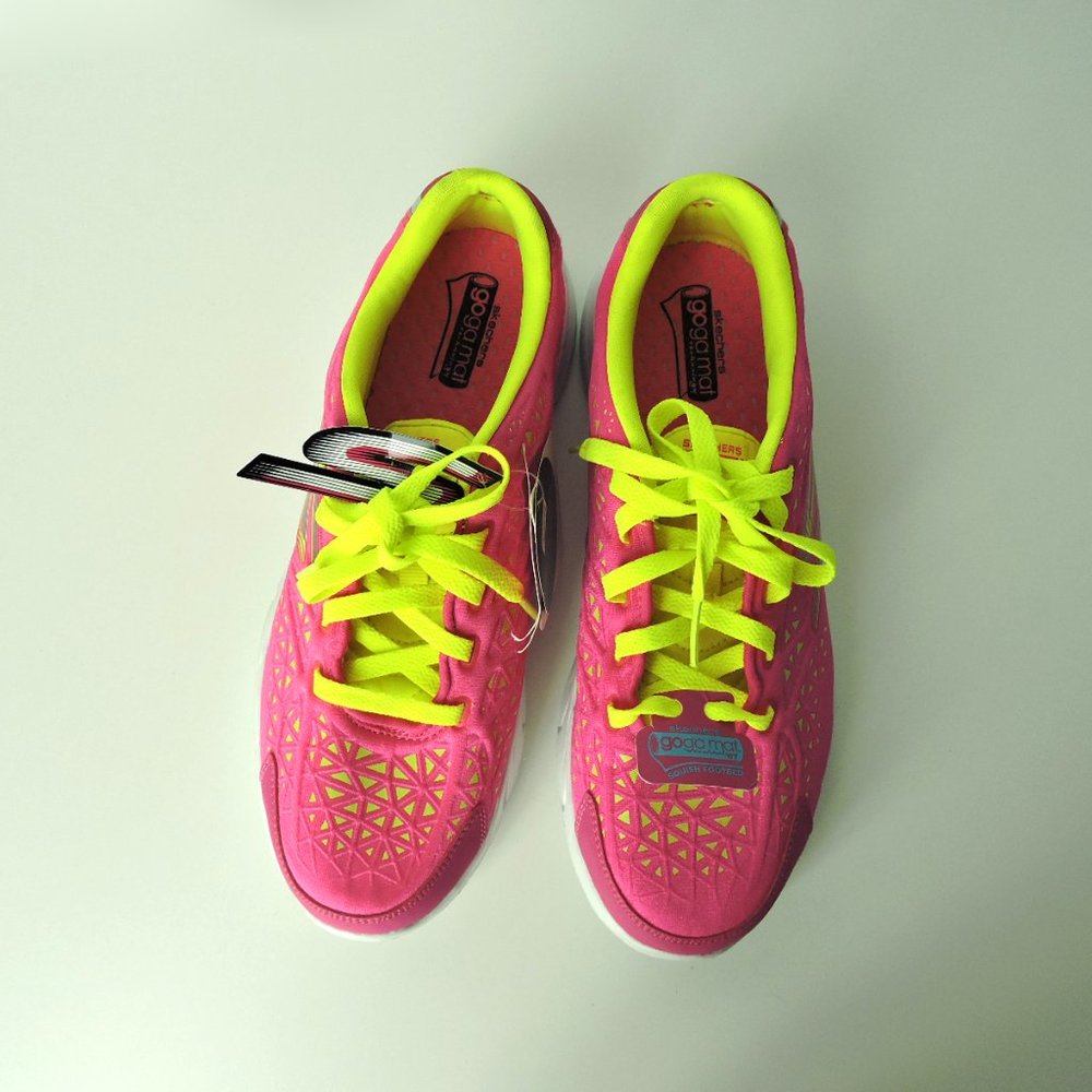 Skechers Kids performance GO FIT Sneakers Shoes 5.5 girls / 7 women's / 37.5 EU